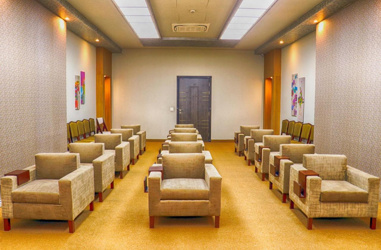 ホテル Circle Club ファイサラーバード エクステリア 写真